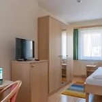 Kindler 2,0 Self-check-in Hotel 3*